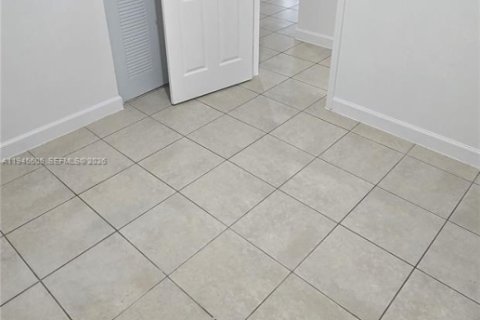 Apartamento en alquiler en Cutler Bay, Florida, 3 dormitorios, 20773.04 m2 № 2002014 - foto 10