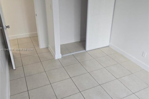 Apartamento en alquiler en Cutler Bay, Florida, 3 dormitorios, 20773.04 m2 № 2002014 - foto 12
