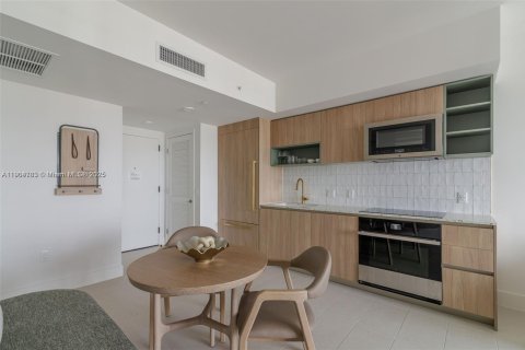 Condominio en venta en Miami, Florida, 1 dormitorio № 1956518 - foto 1