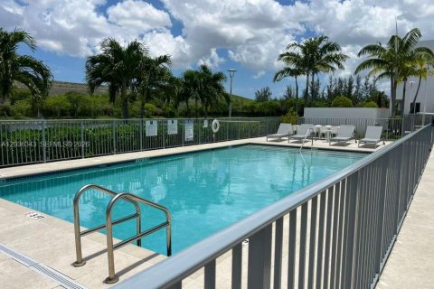 Touwnhouse à vendre à Doral, Floride: 4 chambres, 176.05 m2 № 2184253 - photo 28