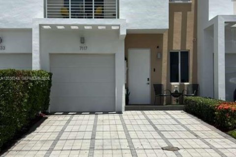 Adosado en Doral, Florida 4 dormitorios, 176.05 m2 № 2184253