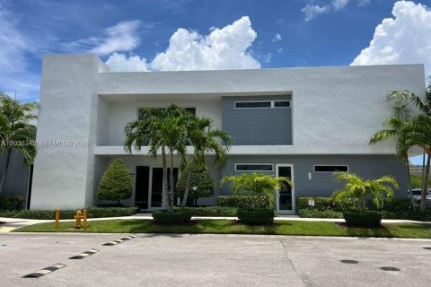 Touwnhouse à vendre à Doral, Floride: 4 chambres, 176.05 m2 № 2184253 - photo 19
