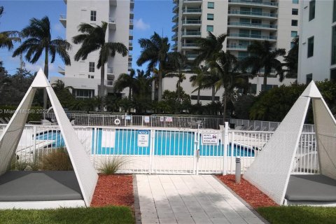 Copropriété à louer à North Bay Village, Floride: 2 chambres, 100.89 m2 № 1921276 - photo 18