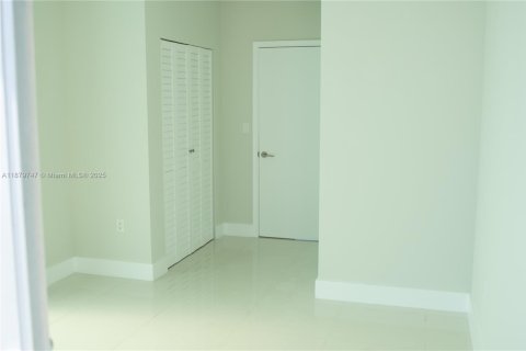 Copropriété à louer à North Bay Village, Floride: 2 chambres, 100.89 m2 № 1921276 - photo 11