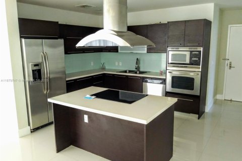 Copropriété à louer à North Bay Village, Floride: 2 chambres, 100.89 m2 № 1921276 - photo 1