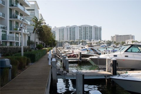 Copropriété à louer à North Bay Village, Floride: 2 chambres, 100.89 m2 № 1921276 - photo 17