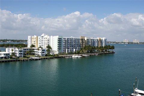Copropriété à louer à North Bay Village, Floride: 2 chambres, 100.89 m2 № 1921276 - photo 4