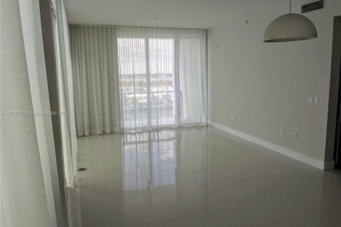 Copropriété à louer à North Bay Village, Floride: 2 chambres, 100.89 m2 № 1921276 - photo 3