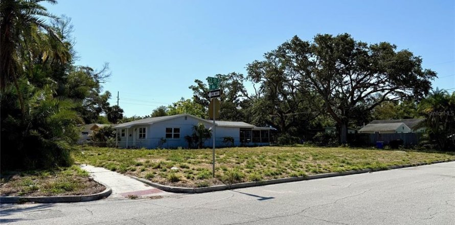 Terreno en Saint Petersburg, Florida № 1717197