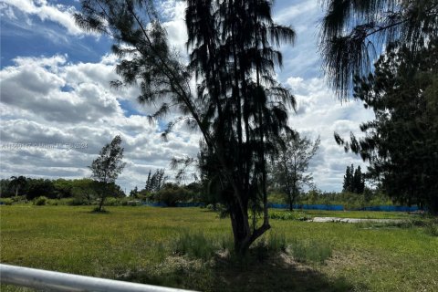 Commercial property in Miami, Florida № 1099163 - photo 1