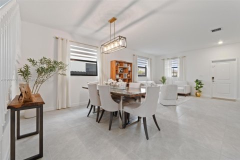 Купить виллу или дом в Майами, Флорида 5 спален, 302.12м2, № 1952372 - фото 9