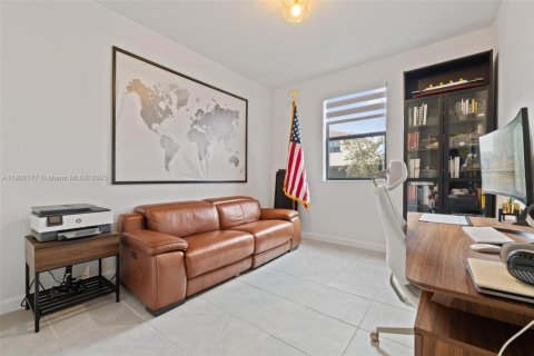 Купить виллу или дом в Майами, Флорида 5 спален, 302.12м2, № 1952372 - фото 21