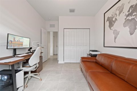 Купить виллу или дом в Майами, Флорида 5 спален, 302.12м2, № 1952372 - фото 22