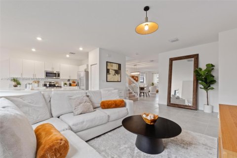 Купить виллу или дом в Майами, Флорида 5 спален, 302.12м2, № 1952372 - фото 13