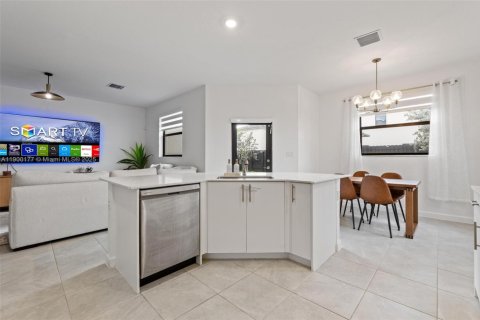 Купить виллу или дом в Майами, Флорида 5 спален, 302.12м2, № 1952372 - фото 15