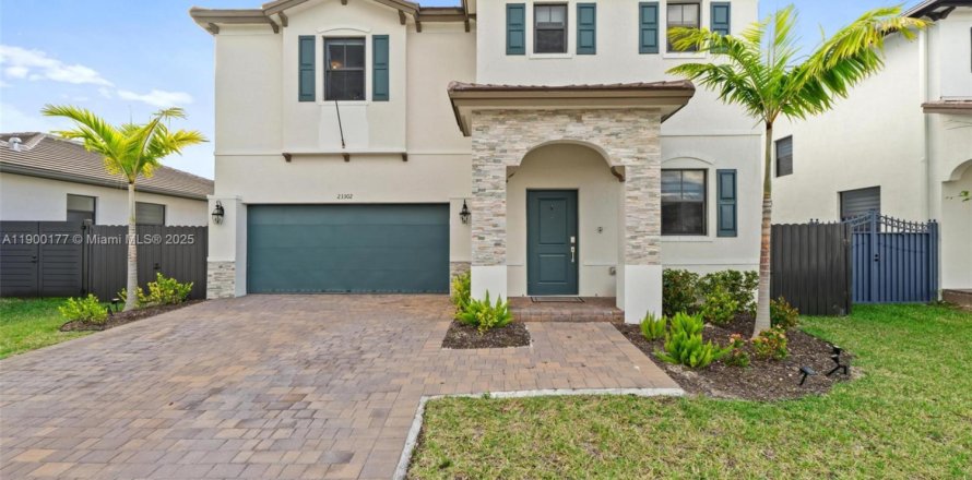 Дом в Майами, Флорида 5 спален, 302.12м2 № 1952372