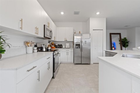 Купить виллу или дом в Майами, Флорида 5 спален, 302.12м2, № 1952372 - фото 18