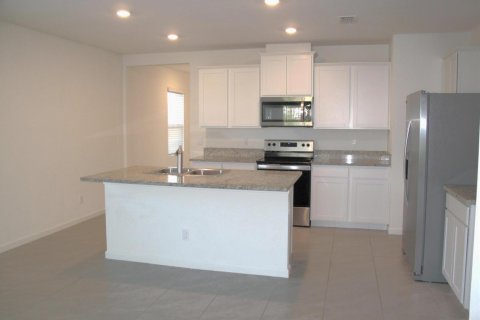 House in Port St. Lucie, Florida 3 bedrooms, 149.94 sq.m. № 2250216 - photo 8