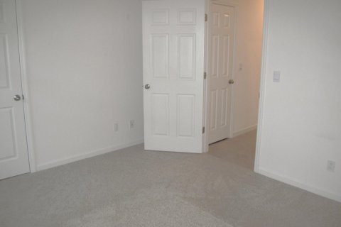 House in Port St. Lucie, Florida 3 bedrooms, 149.94 sq.m. № 2250216 - photo 23