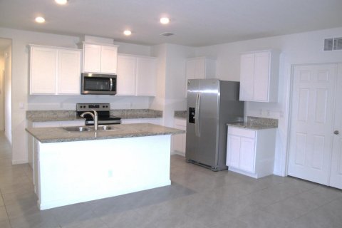 House in Port St. Lucie, Florida 3 bedrooms, 149.94 sq.m. № 2250216 - photo 7