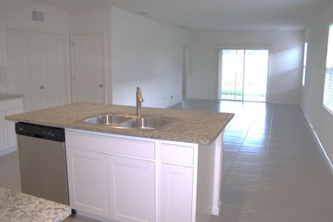 House in Port St. Lucie, Florida 3 bedrooms, 149.94 sq.m. № 2250216 - photo 10
