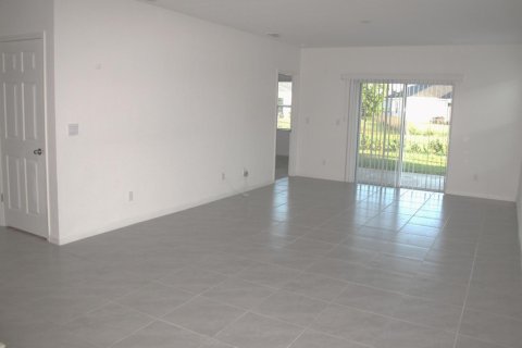 House in Port St. Lucie, Florida 3 bedrooms, 149.94 sq.m. № 2250216 - photo 28
