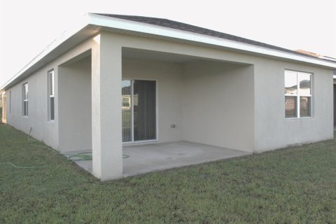 House in Port St. Lucie, Florida 3 bedrooms, 149.94 sq.m. № 2250216 - photo 30