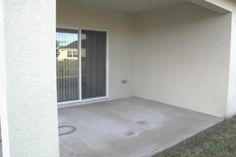 House in Port St. Lucie, Florida 3 bedrooms, 149.94 sq.m. № 2250216 - photo 29