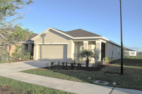 House in Port St. Lucie, Florida 3 bedrooms, 149.94 sq.m. № 2250216 - photo 3