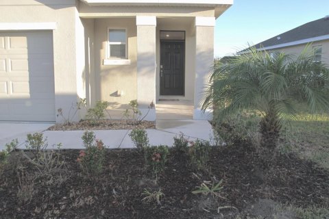 House in Port St. Lucie, Florida 3 bedrooms, 149.94 sq.m. № 2250216 - photo 4