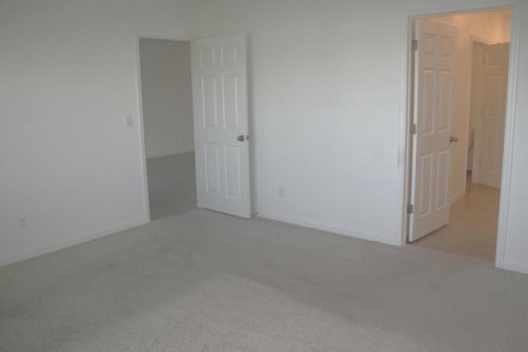 House in Port St. Lucie, Florida 3 bedrooms, 149.94 sq.m. № 2250216 - photo 14