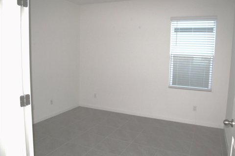 House in Port St. Lucie, Florida 3 bedrooms, 149.94 sq.m. № 2250216 - photo 13