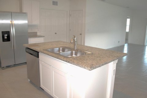 House in Port St. Lucie, Florida 3 bedrooms, 149.94 sq.m. № 2250216 - photo 11