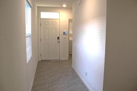 House in Port St. Lucie, Florida 3 bedrooms, 149.94 sq.m. № 2250216 - photo 5
