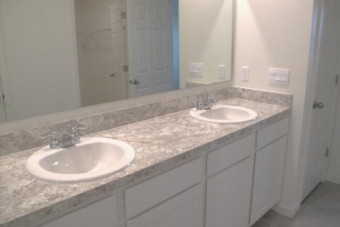 House in Port St. Lucie, Florida 3 bedrooms, 149.94 sq.m. № 2250216 - photo 16
