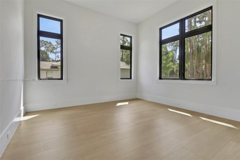 House in Naples, Florida 6 bedrooms, 466.37 sq.m. № 1930365 - photo 23