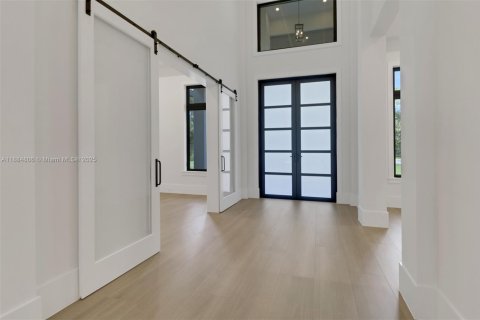 House in Naples, Florida 6 bedrooms, 466.37 sq.m. № 1930365 - photo 5