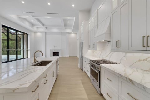 House in Naples, Florida 6 bedrooms, 466.37 sq.m. № 1930365 - photo 15