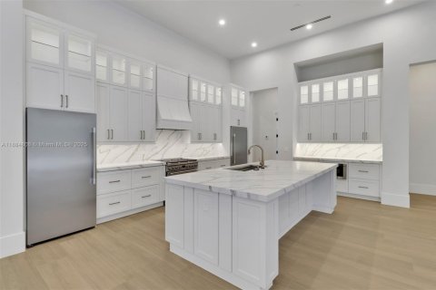 House in Naples, Florida 6 bedrooms, 466.37 sq.m. № 1930365 - photo 13