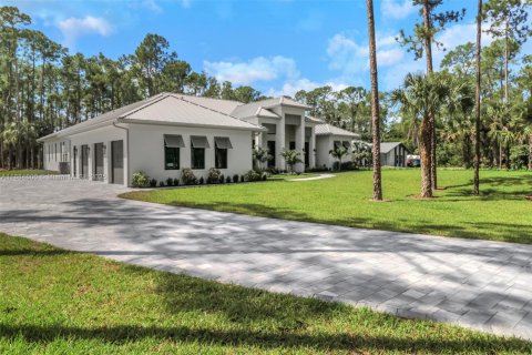 House in Naples, Florida 6 bedrooms, 466.37 sq.m. № 1930365 - photo 4