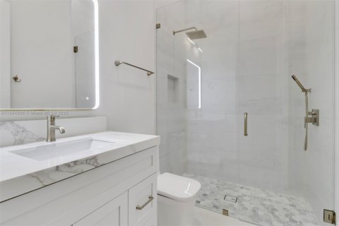 House in Naples, Florida 6 bedrooms, 466.37 sq.m. № 1930365 - photo 30