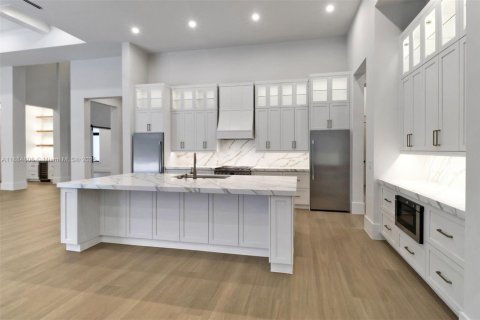 House in Naples, Florida 6 bedrooms, 466.37 sq.m. № 1930365 - photo 14