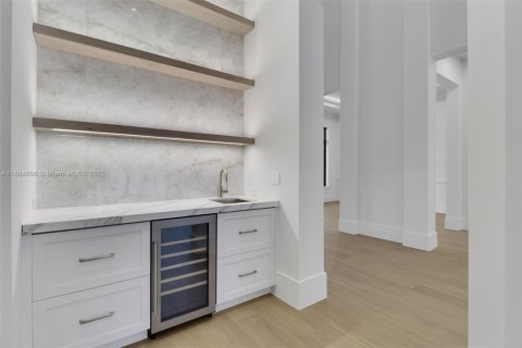 House in Naples, Florida 6 bedrooms, 466.37 sq.m. № 1930365 - photo 8