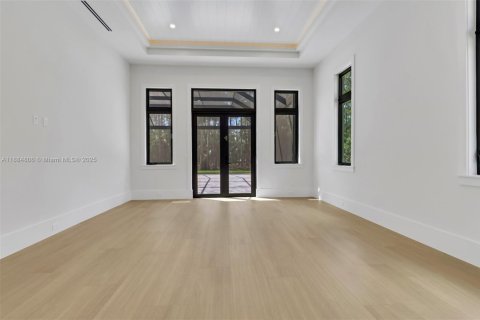 House in Naples, Florida 6 bedrooms, 466.37 sq.m. № 1930365 - photo 18