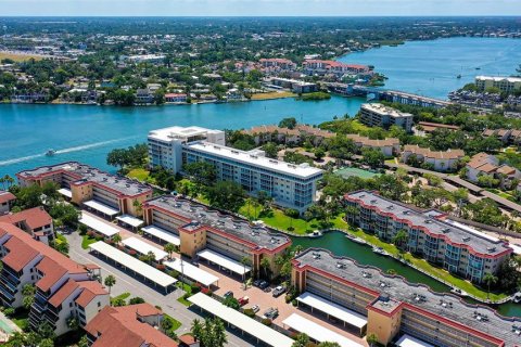 Condo in Sarasota, Florida, 2 bedrooms  № 1780355 - photo 19