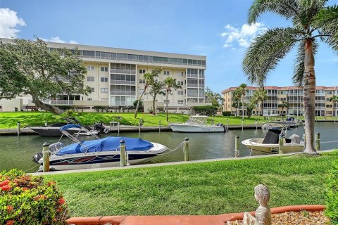 Condo in Sarasota, Florida, 2 bedrooms  № 1780355 - photo 16