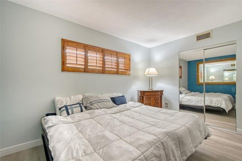 Condo in Sarasota, Florida, 2 bedrooms  № 1780355 - photo 9