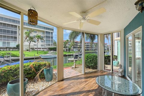 Condo in Sarasota, Florida, 2 bedrooms  № 1780355 - photo 15