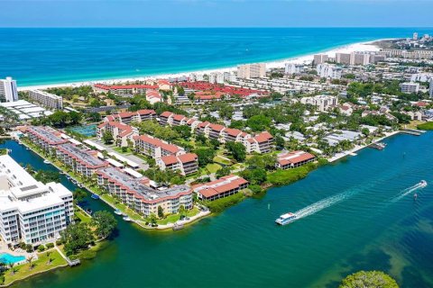 Condo in Sarasota, Florida, 2 bedrooms  № 1780355 - photo 22