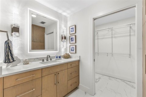 Condo in Sarasota, Florida, 2 bedrooms  № 2238667 - photo 29